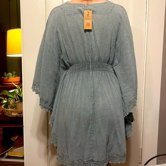The perfect flowy summer dress that can be worn for many different occasions. - Picture 2 of 3